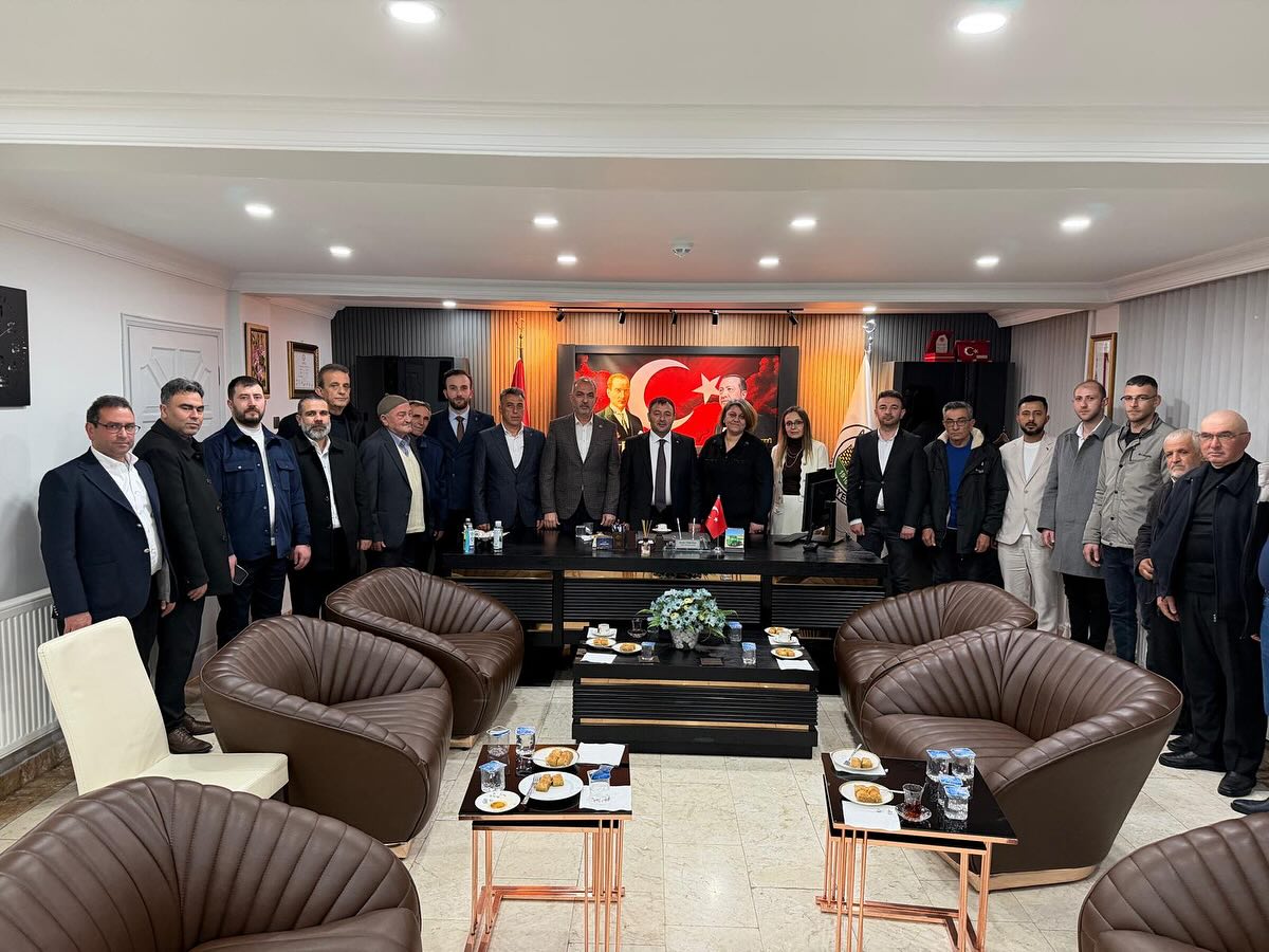 Bugün belediyemizde, İl Başkanımız Furkan Cem Er ve Milletvekilimiz Osman Zabun’un katılımıyla kıymetli hemşehrilerimizle bayramlaşma programımızı gerçekleştirdik.