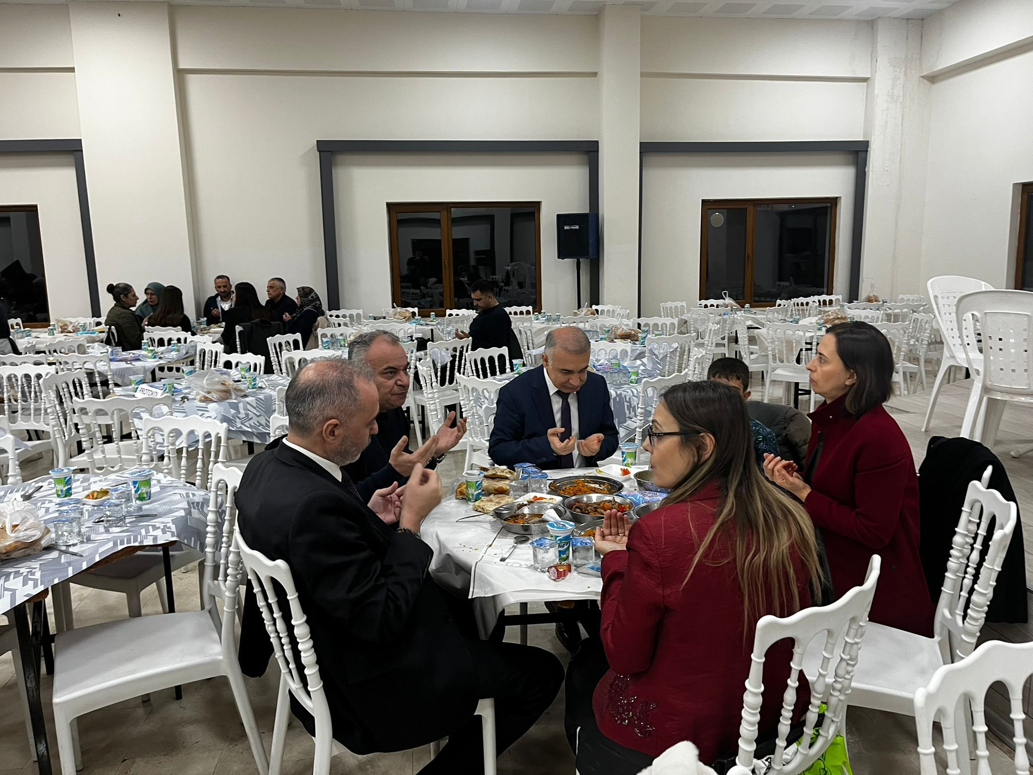 Atabey Belediye Başkanımız Serdar Pehlivan Belediye Çalışanları ile İftar Yemeğinde Bir Araya Geldi.
