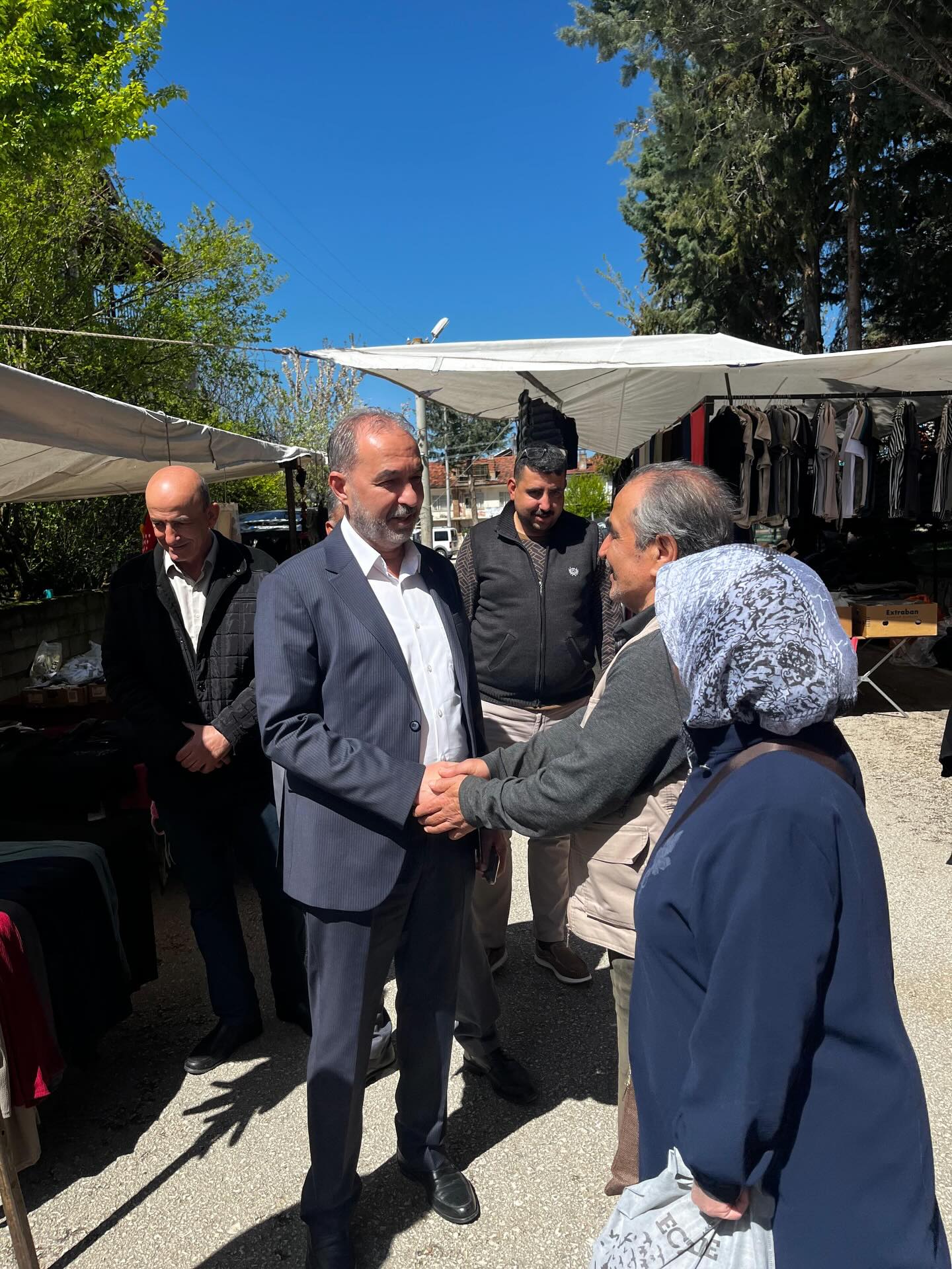 Atabey Belediye Başkanımız Serdar Pehlivan Pazar Esnafı İle  Bir Araya Geldi ve Hayırlı Pazarlar, Hayırlı ve Bereketli Haftalar Dileklerini İletti.